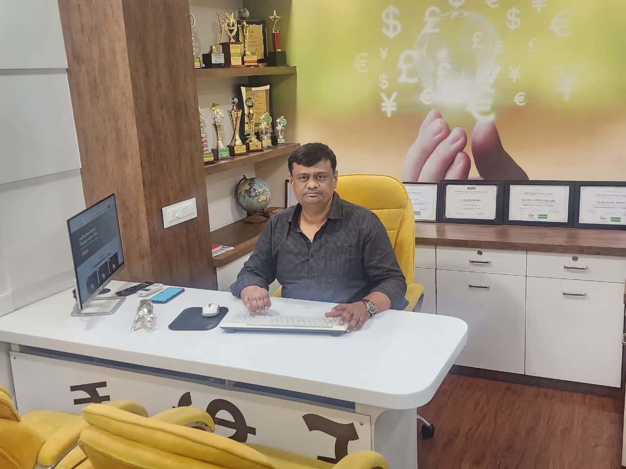 niws-indore-branch-feculty-1-.jpg